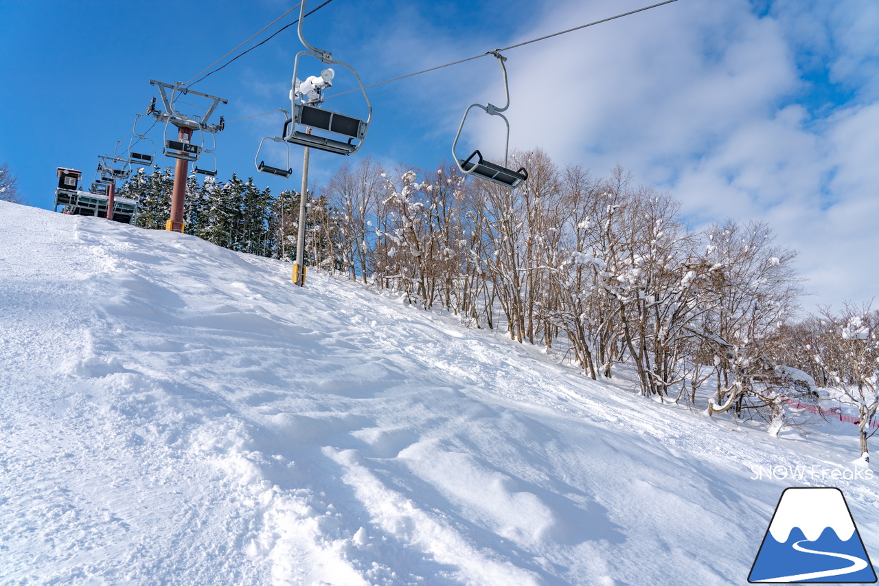 岩見沢萩の山市民スキー場｜ペアリフト４本運行で輸送能力良好！初級者から上級者まで楽しめる超ワイドゲレンデ(^^)/